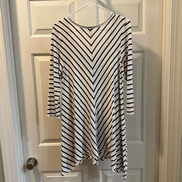 Motherhood Maternity Long Asymmetrical Light sweater - Picture 4 of 4